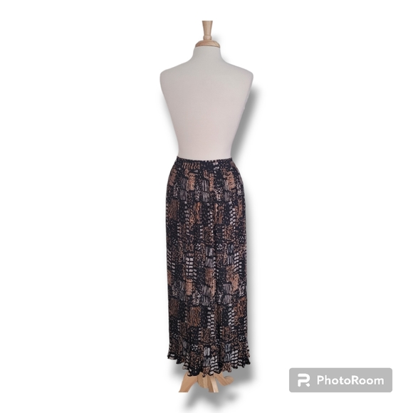 Advantage by Mary Jayne. One Size Black/Tan Pleated Stretchy Maxi Skirt. - Picture 6 of 8